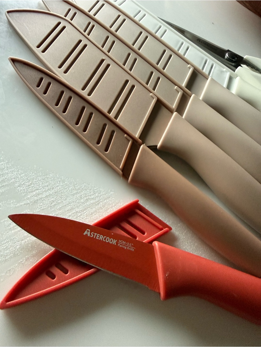 Neutral and White Kitchen Knife Set with Sheaths and White Kitchen Scissors - Picture 2 of 4